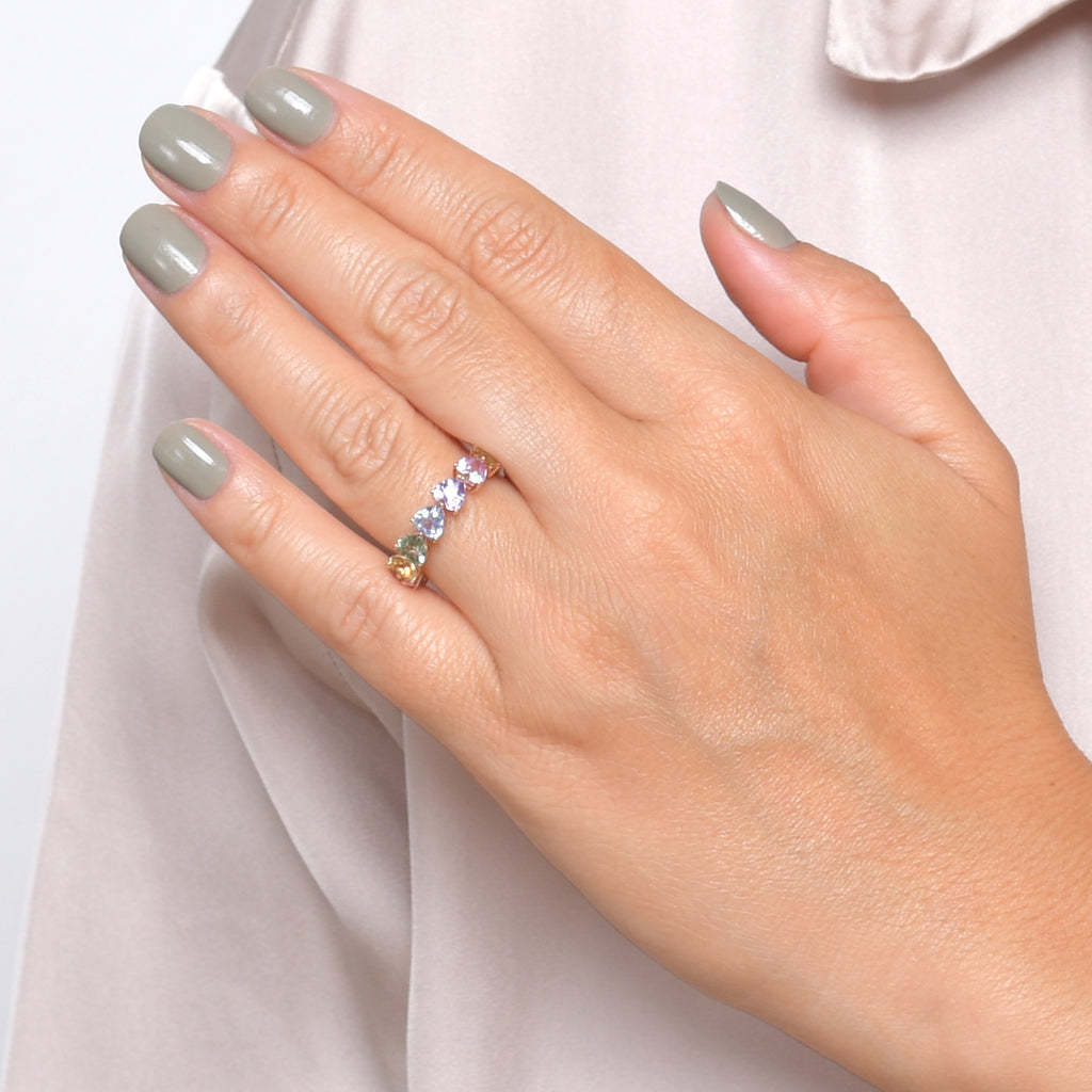 Rainbow Ring mit pastellfarbenen Saphiren im Herzschliff aus 18 Kt. RG Gr.: 54