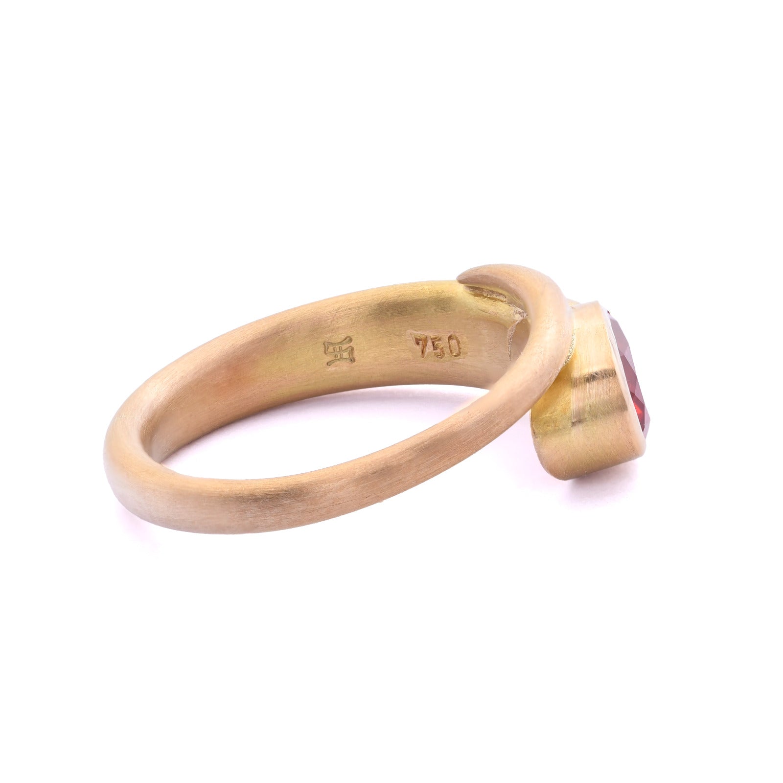 Goldschmiede Ring mit einem Mexikanischen Feueropal in 750er / 18 Kt. GG Gr.: 51