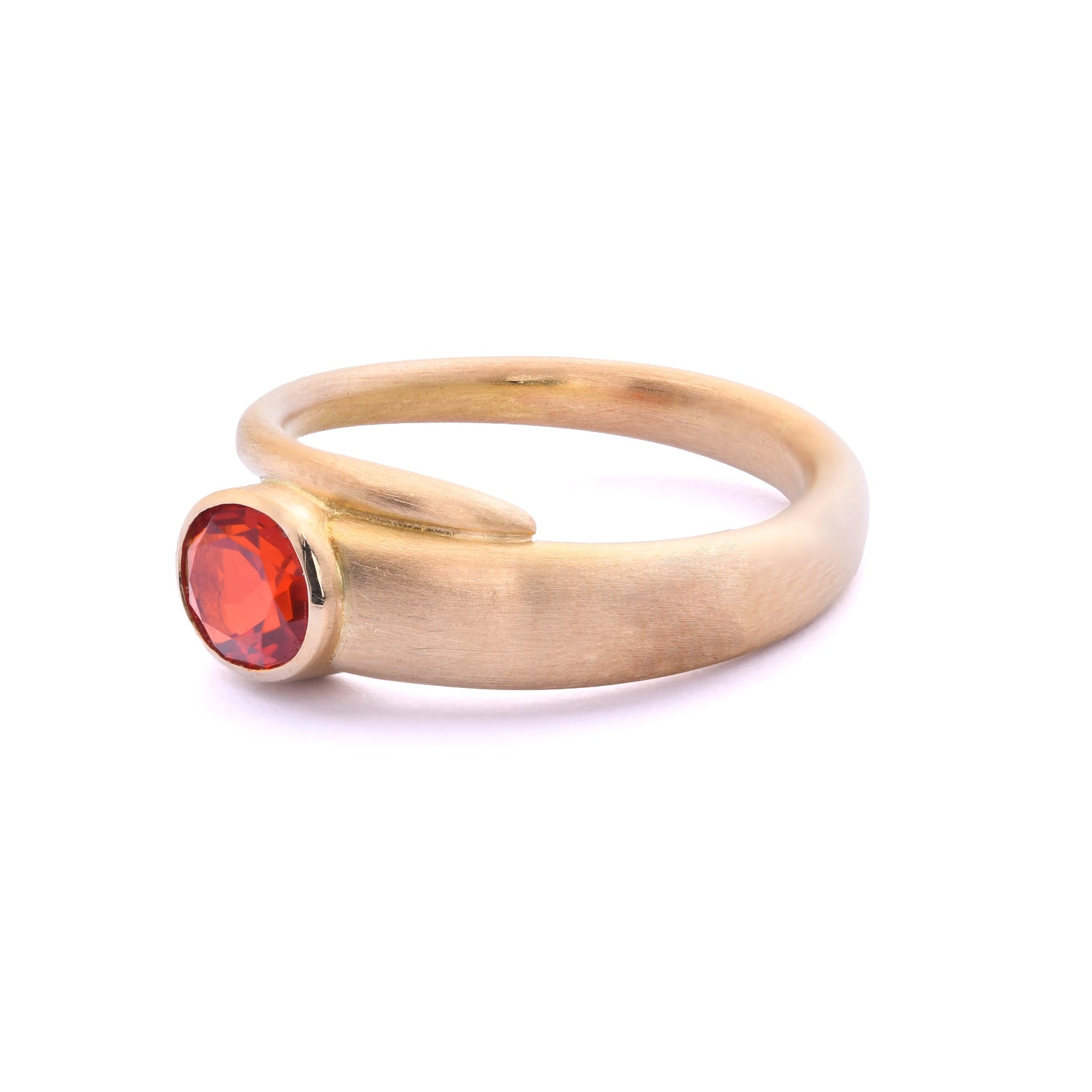 Goldschmiede Ring mit einem Mexikanischen Feueropal in 750er / 18 Kt. GG Gr.: 51